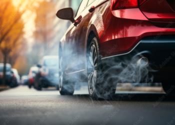 Cuidado, motorista! Veículo poluente pode gerar multas Imagem - AdobeStock