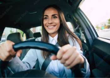 Cuidado, motorista! Descubra qual a velocidade MÍNIMA permitida e evite multas Imagem - AdobeStock