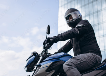 Atenção! Estes equipamentos para motociclista aumentam a segurança Imagem - AdobeStock