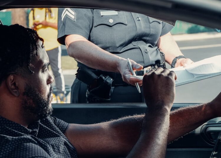 Atenção, motorista! Descubra se você tem direito a desconto de 40% em multas Reprodução - Pexels