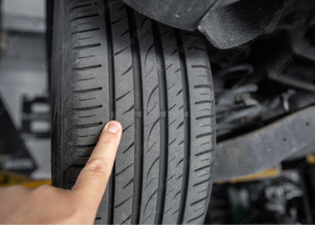 Pneu de carro: qual a vida útil e quando trocar? Imagem - AdobeStock