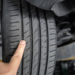 Pneu de carro: qual a vida útil e quando trocar? Imagem - AdobeStock