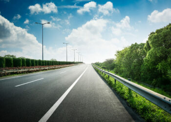 Multa por andar no acostamento