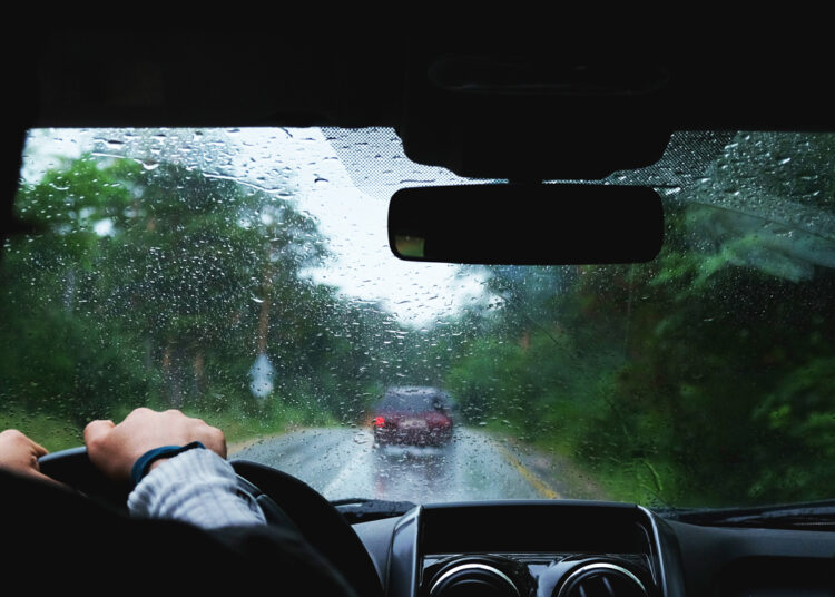 Dirigir na chuva