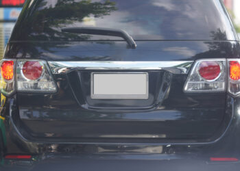 Dirigir veículo sem placa