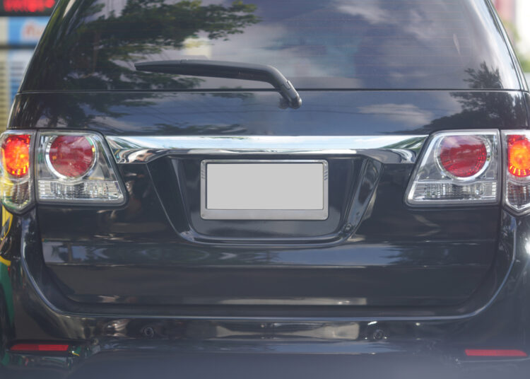 Dirigir veículo sem placa