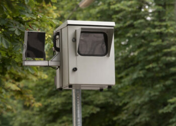 Radar deve ter placa avisando