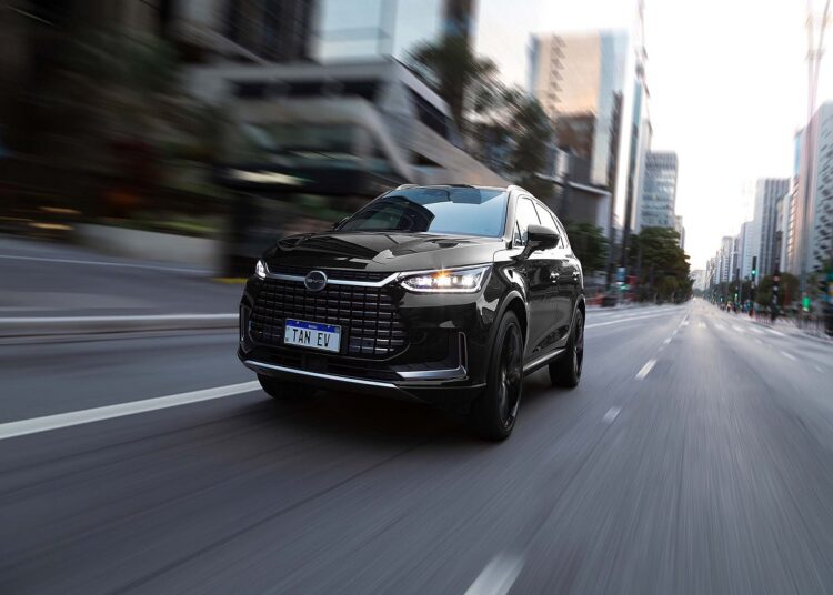 Análise do Novo BYD Tan: Mudanças Visuais, Bateria Gigante e Perda de Desempenho