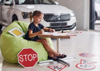 Dicas para evitar acidentes com crianças no trânsito.