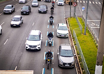 Faixa azul em Curitiba