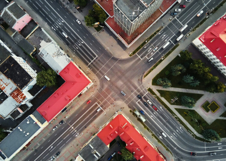 Multa por parar em cruzamento