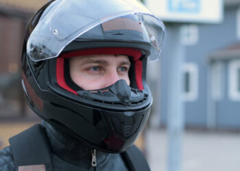 Multa por viseira aberta