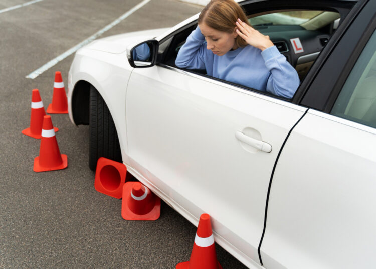 O que acontece se aluno cometer infração de trânsito no carro de autoescola
