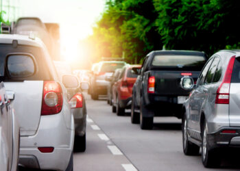 Qual a multa por andar na contramão