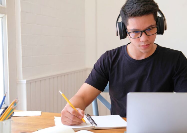 Autoescola online: saiba se é possível na primeira habilitação