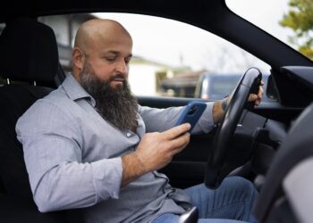 Maio Amarelo 2024 Saiba os Riscos do Uso do Celular ao Dirigir