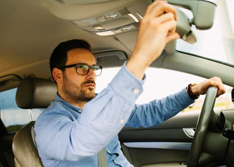 Multa por dirigir sem óculos de grau