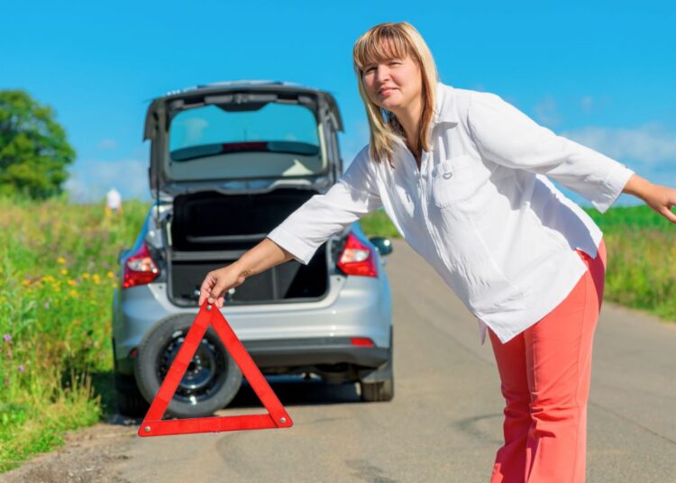 Qual a diferença entre parar e estacionar