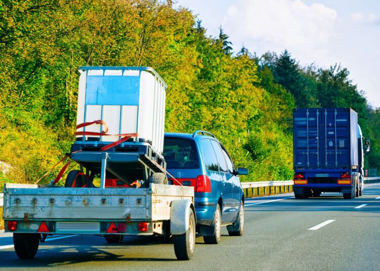 Regras para uso do reboque: saiba quando é permitido