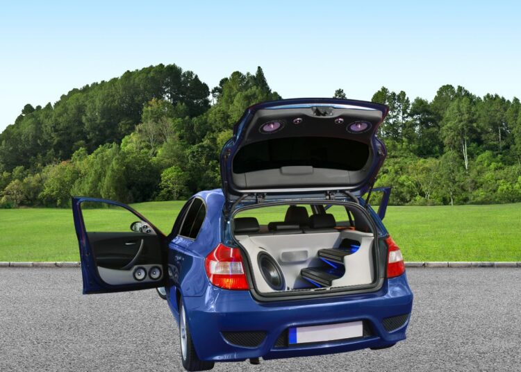 Som automotivo dá multa? Descubra o que diz a lei