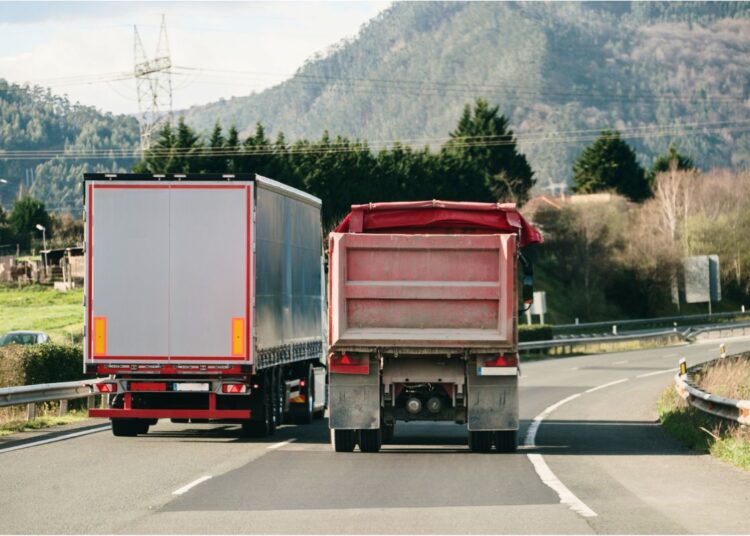 Ultrapassagem pela direita: qual valor da multa por esta infração