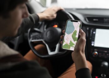Celular na Mão, Vida em Risco O Perigo da Distração ao Volante