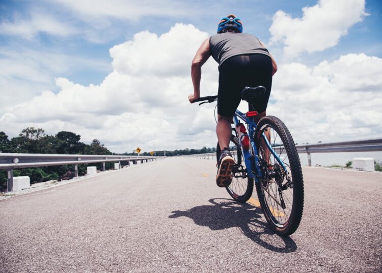 Segurança na Estrada: Qual a Distância Essencial para Ultrapassar Ciclistas?