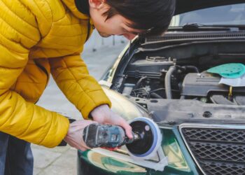 Como recuperar farol amarelado do carro?