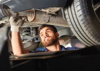 Carro com escapamento modificado que gerou uma Multa de descarga livre