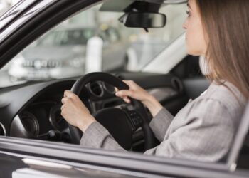 Evite Perigos na Estrada Técnicas de Direção Defensiva que Salvam!