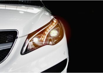 Farol de xênon dá multa? Saiba agora