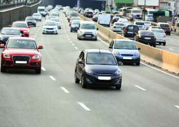 Multa por andar em marca de canalização: saiba valor agora