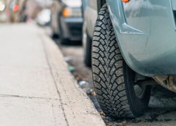 Multa por estacionar em guia rebaixada: veja quanto vale em 2024