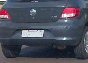 Multa por placa ilegível: saiba quais os valores