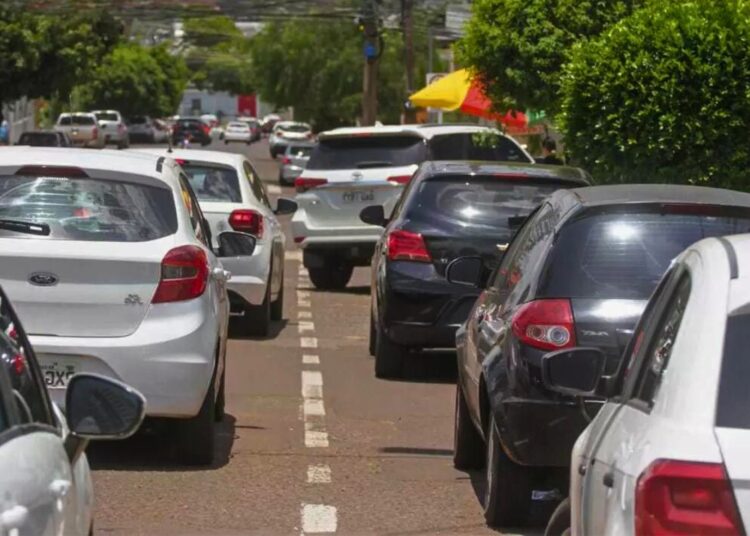 Pode parar em fila dupla? Descubra agora