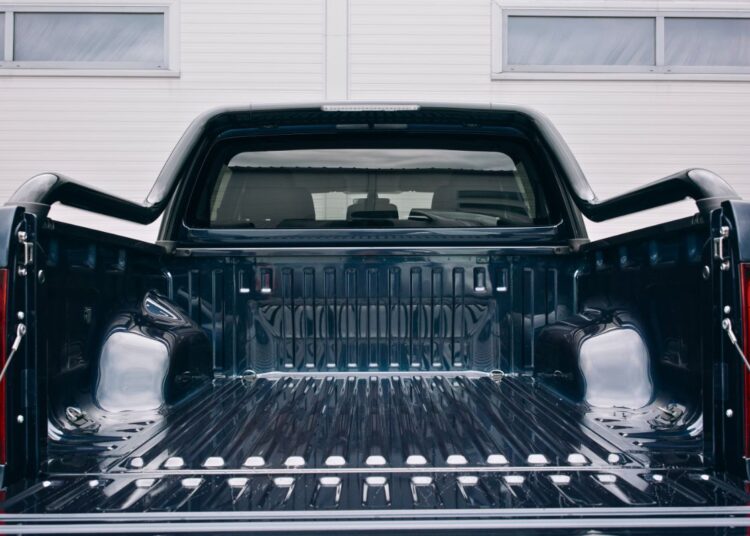 Porta de caçamba aberta dá multa?