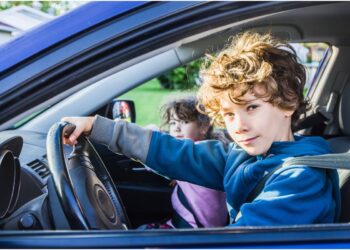 Qual a multa por menor de idade dirigindo?