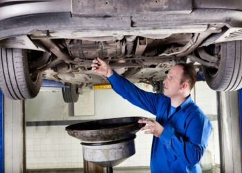 Quando trocar óleo do carro? Descubra agora