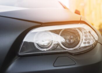 Segurança e Economia Saiba Por Que Manter o Farol Aceso é Importante