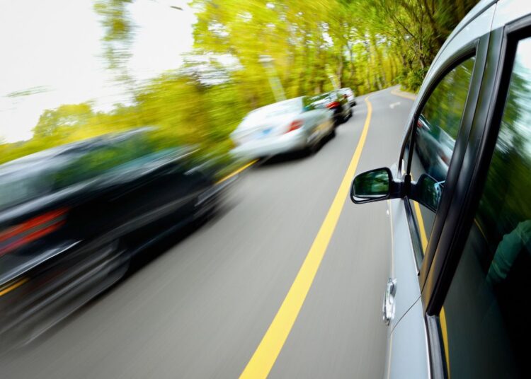 Ultrapassar pela direita pode doer no bolso, confira