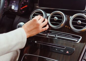 3 cuidados fundamentais com o ar condicionado do carro