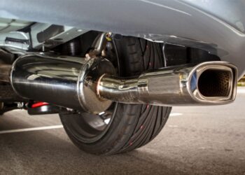 Alterar cano de descarga do carro  dá multa?