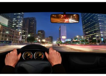 Andar com farol apagado a noite dá multa?