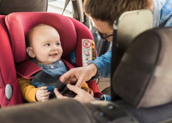Como usar bebê conforto no carro?