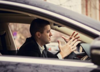 Dirigir com CNH suspensa: entenda o que pode acontecer