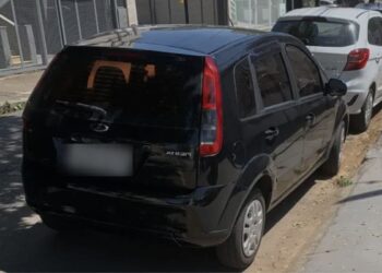 Estar em meio fio rebaixado causa multa, veja o valor