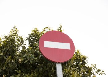 Placas de advertência: uma das placas