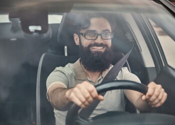 Cuidado com a Visão: Cresce a Demanda por Lentes Corretivas entre os Motoristas com Restrições na CNH