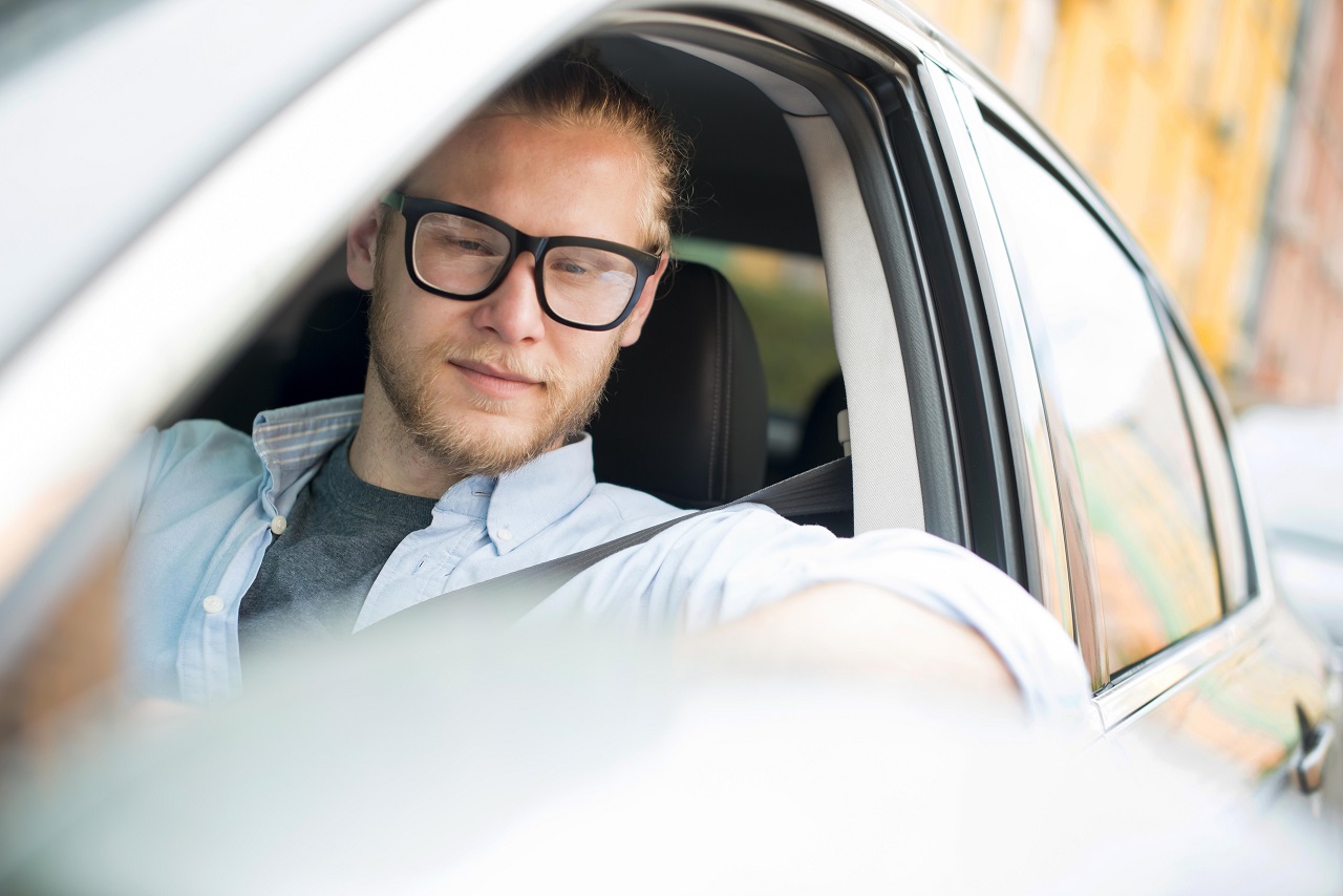 Cuidado com a Visão: Cresce a Demanda por Lentes Corretivas entre os Motoristas com Restrições na CNH