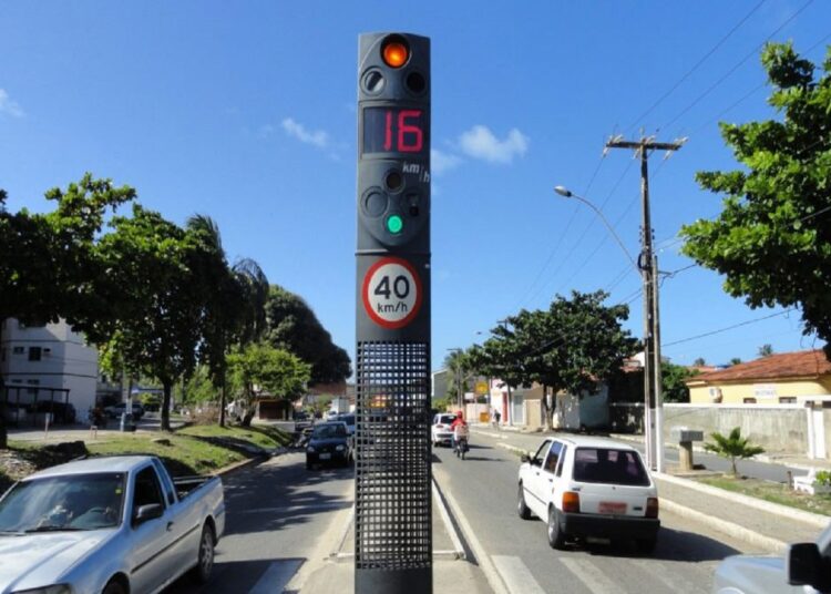 Do Radar ao Reconhecimento Facial: Como a Tecnologia Transforma a Fiscalização de Trânsito